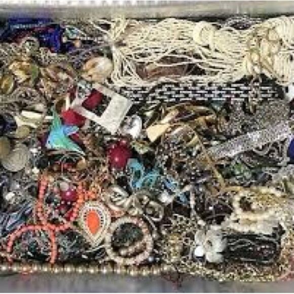 3 LBs UNSEARCHED VTG 2 MOD JEWELRY LOT~ WEARABLE - Picture 10 of 10
